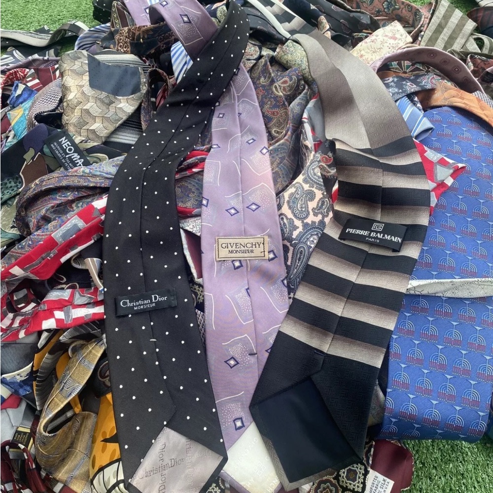 Elegant luxury Men's Ties - Picture 2 of 3
